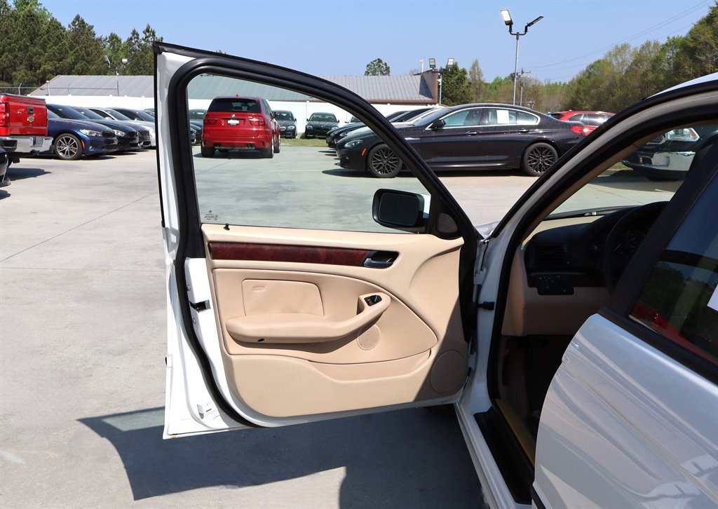 Used 2004 BMW 325i Sedan image 26