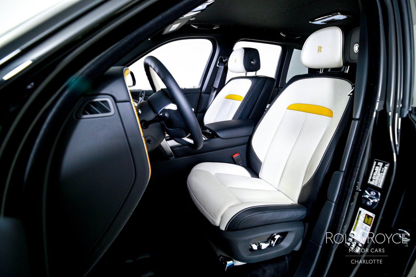 Used 2025 Rolls-Royce Cullinan AWD/4WD image 13