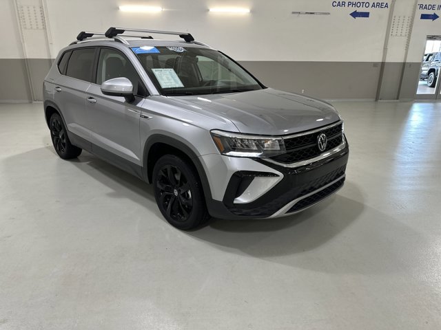 Certified 2023 Volkswagen Taos SE image 4