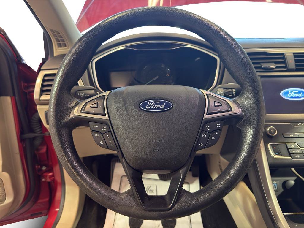 Used 2020 Ford Fusion SE FWD image 17
