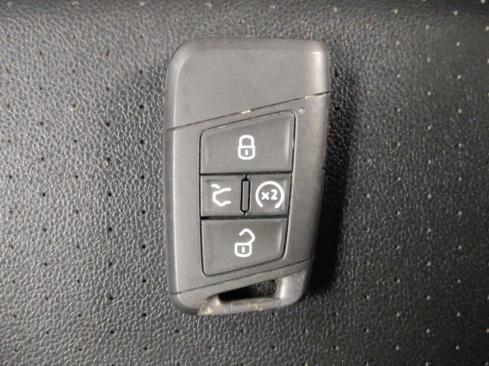 Used 2022 Volkswagen Atlas Cross Sport SE FWD image 32