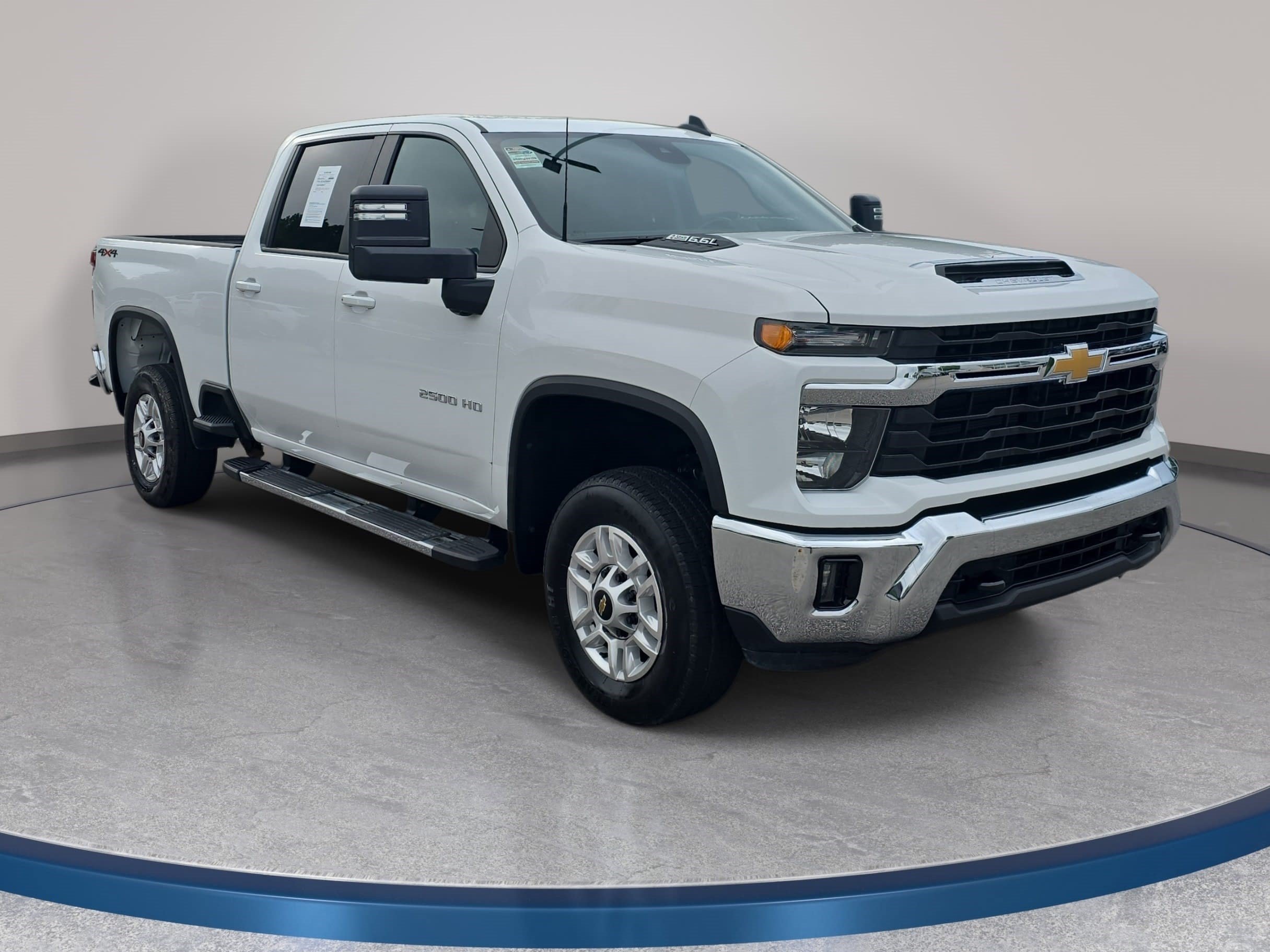 Used 2025 Chevrolet Silverado 2500 LT w/ Convenience Package AWD/4WD image 3