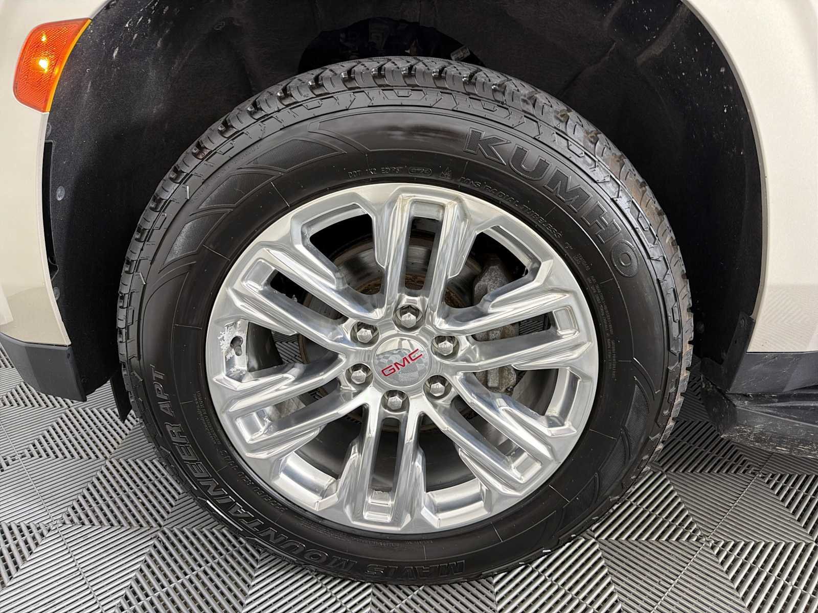 Used 2021 GMC Yukon XL SLT w/ SLT Luxury Plus Package AWD/4WD image 9