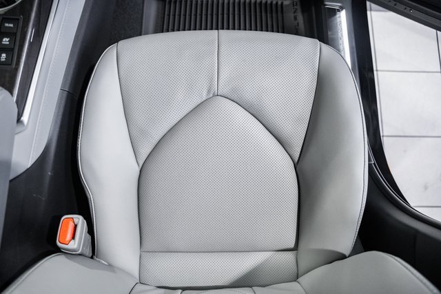 New 2025 Toyota Highlander Platinum image 31