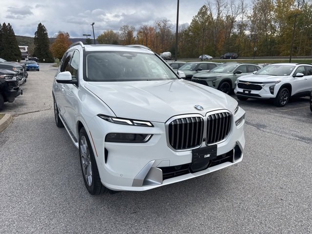 Used 2024 BMW X7 xDrive40i image 11