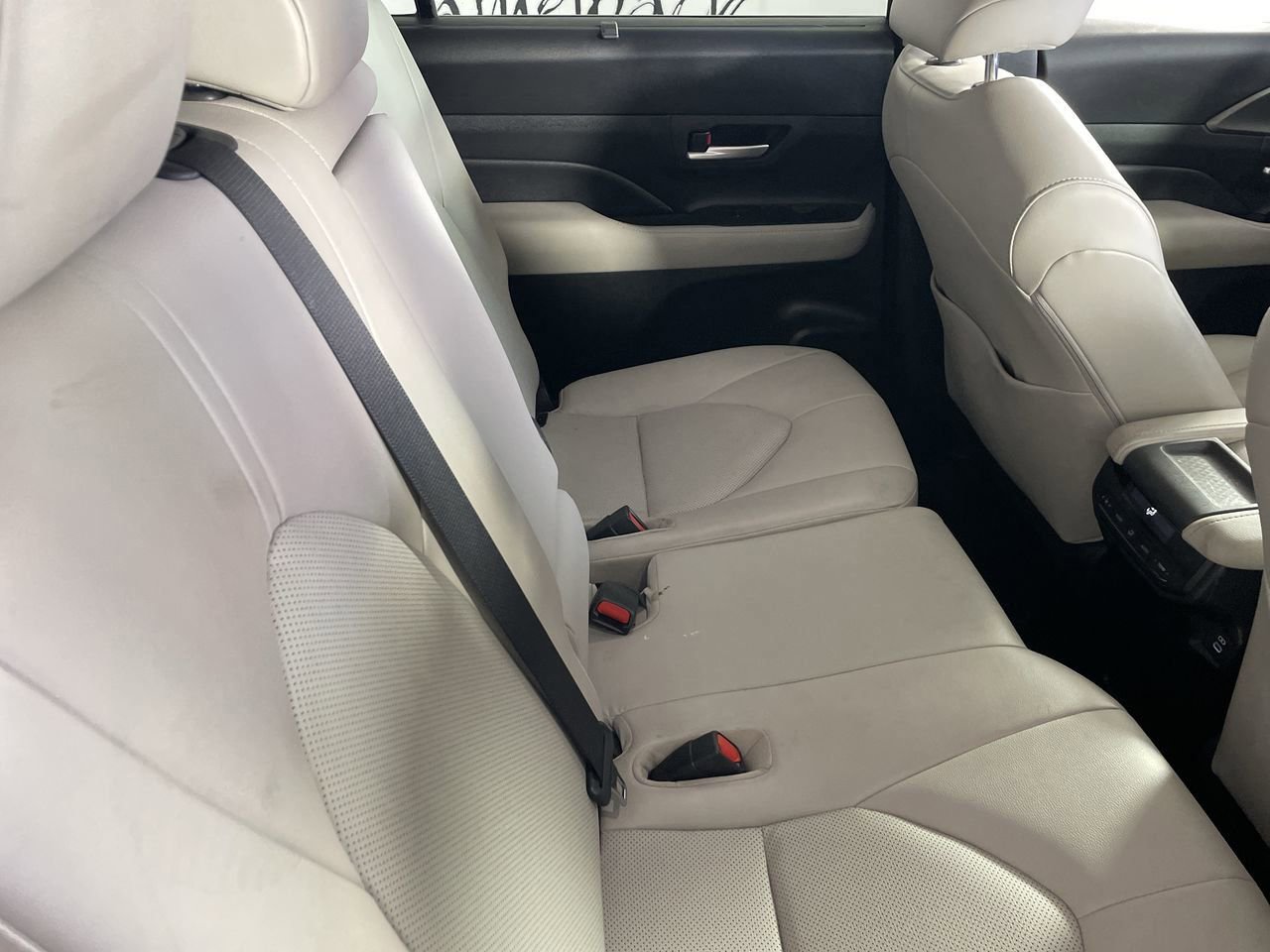Used 2024 Toyota Grand Highlander XLE AWD/4WD image 24