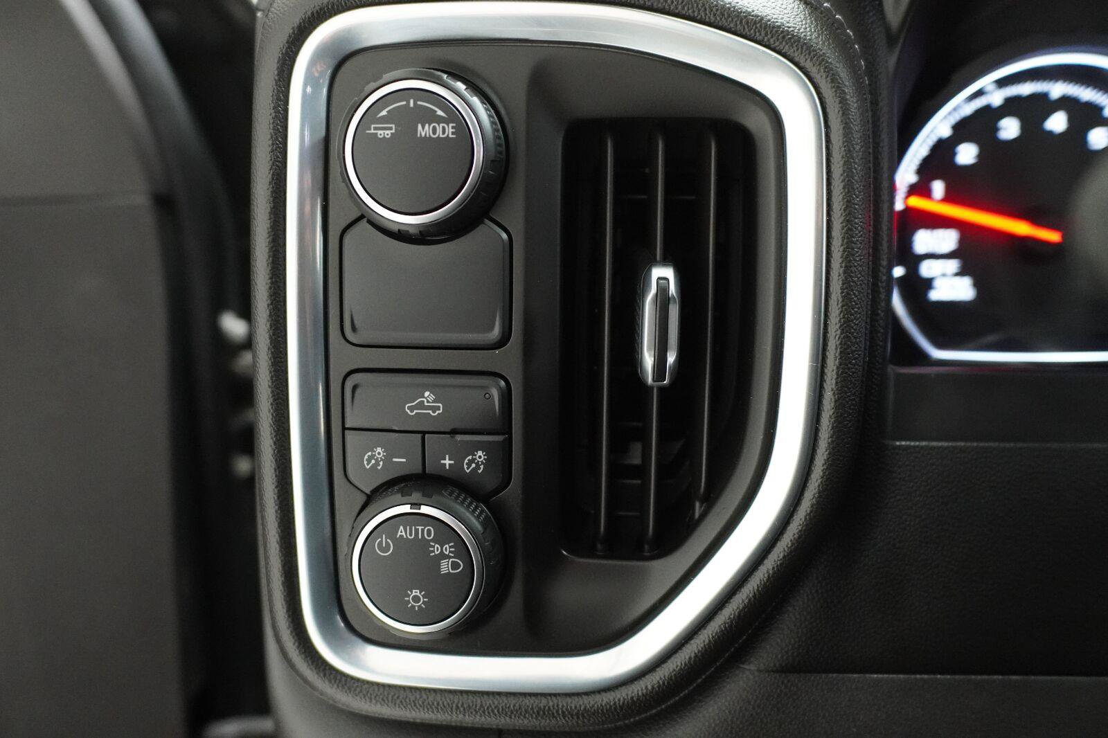Used 2020 Chevrolet Silverado 1500 LT w/ Texas Edition RWD image 17