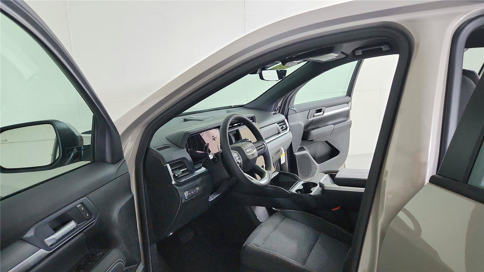Used 2026 GMC Terrain Elevation w/ Technology Package II FWD image 9