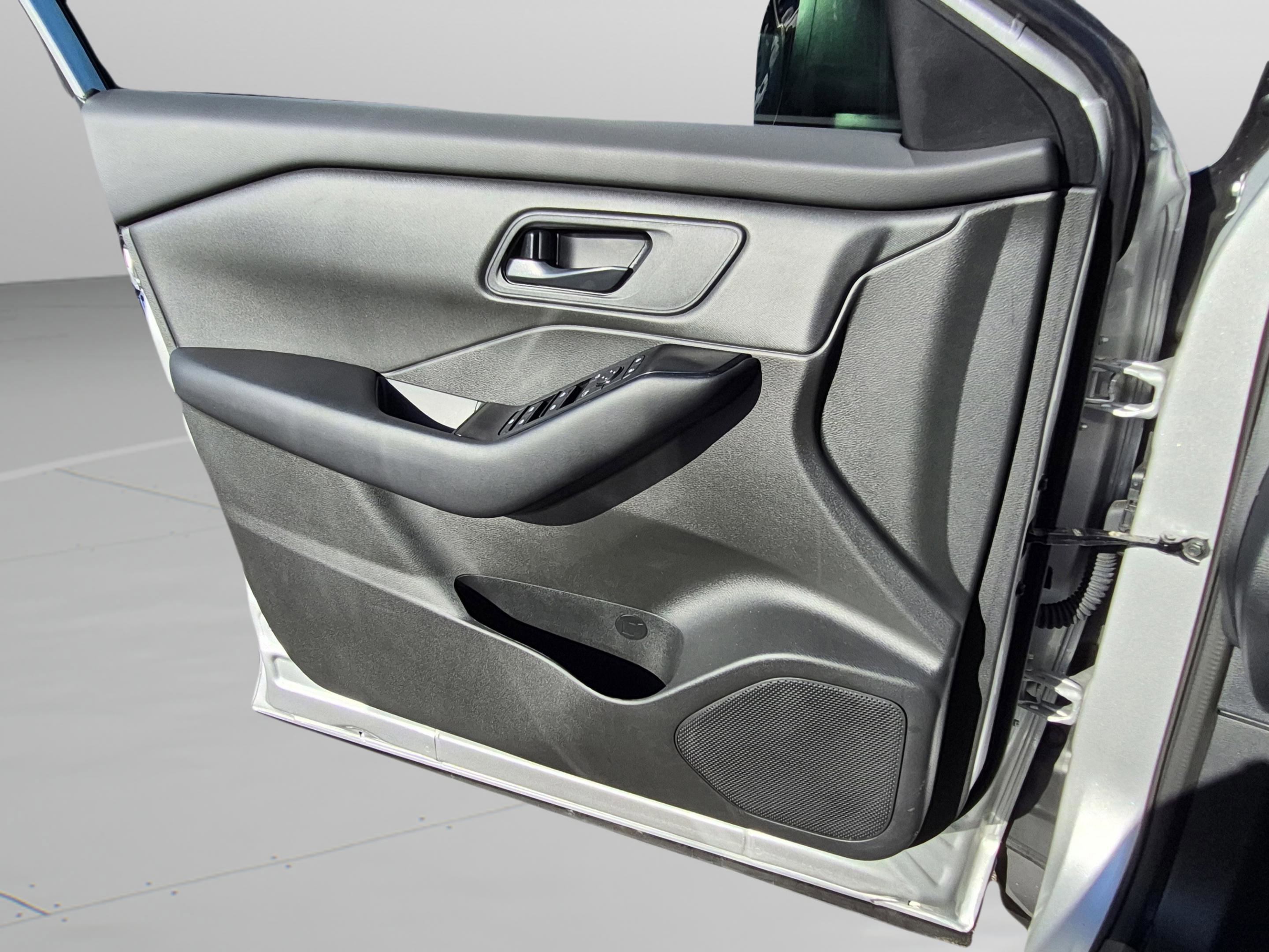 Certified 2025 Nissan Rogue S FWD image 22