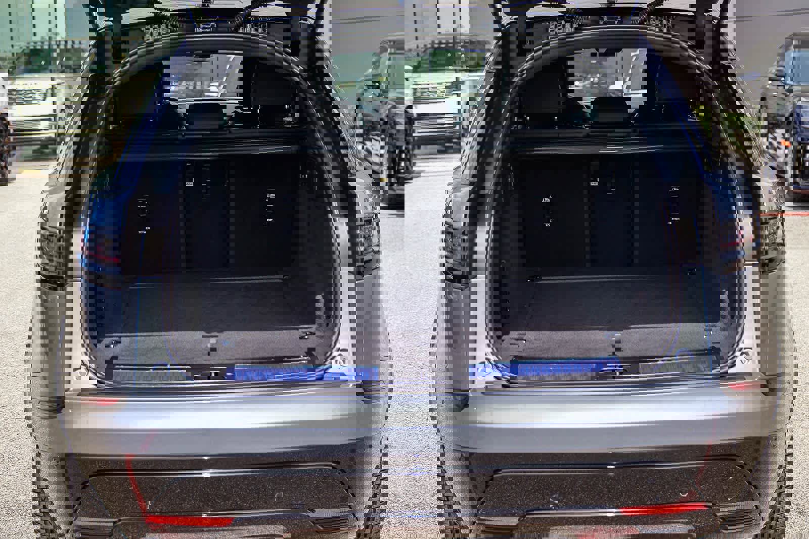 Used 2026 Land Rover Range Rover Velar Dynamic SE image 29