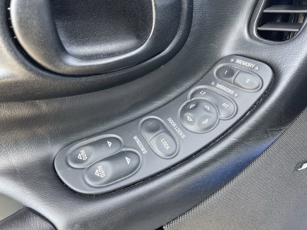 Used 2003 Chevrolet Corvette Convertible w/ Preferred Equipment Group1 image 19