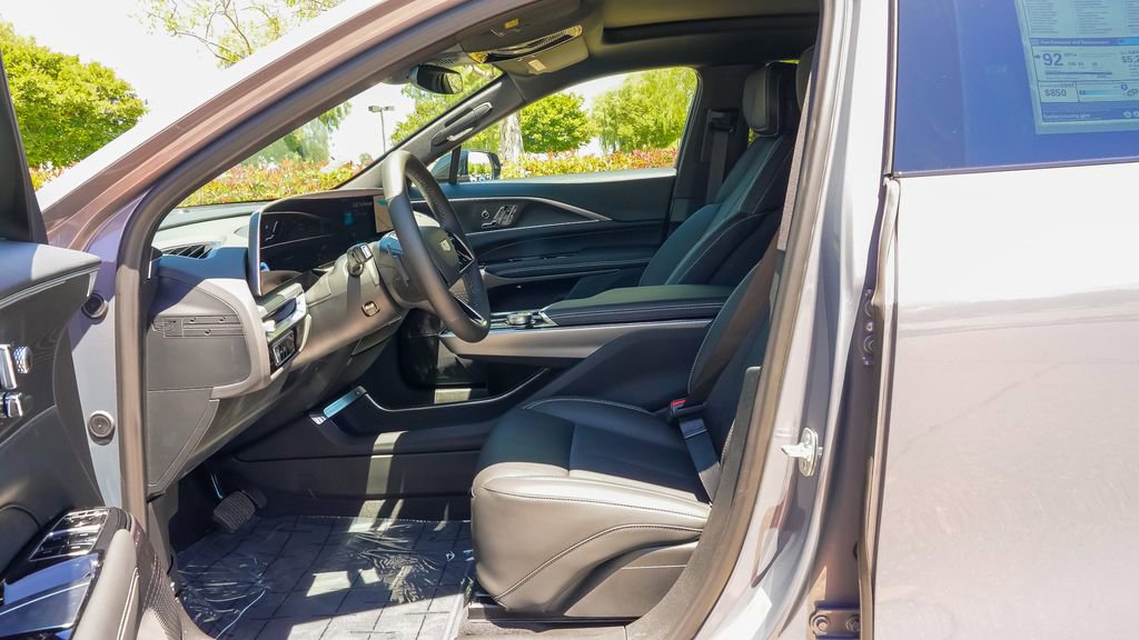 Used 2025 Cadillac Lyriq Luxury image 19