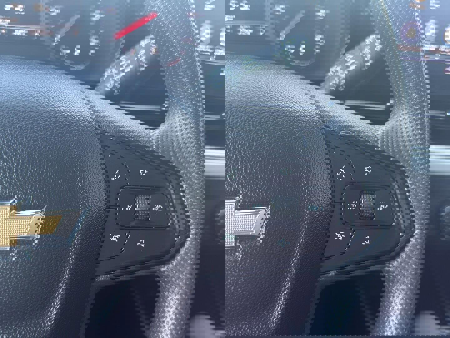 Used 2025 Chevrolet Trax LS w/ LS Convenience Package image 17