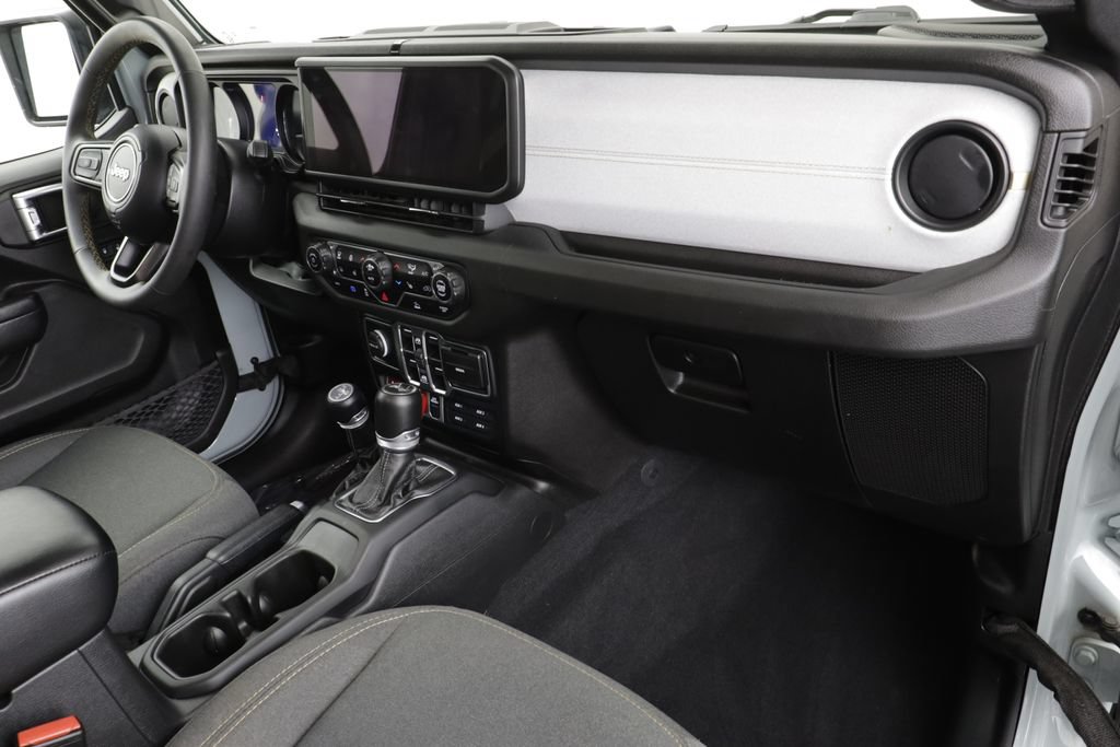 Used 2024 Jeep Wrangler Unlimited AWD/4WD image 23