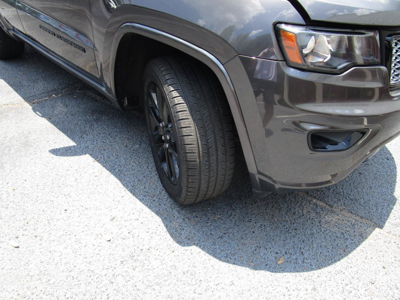 Used 2020 Jeep Grand Cherokee Altitude AWD/4WD image 34