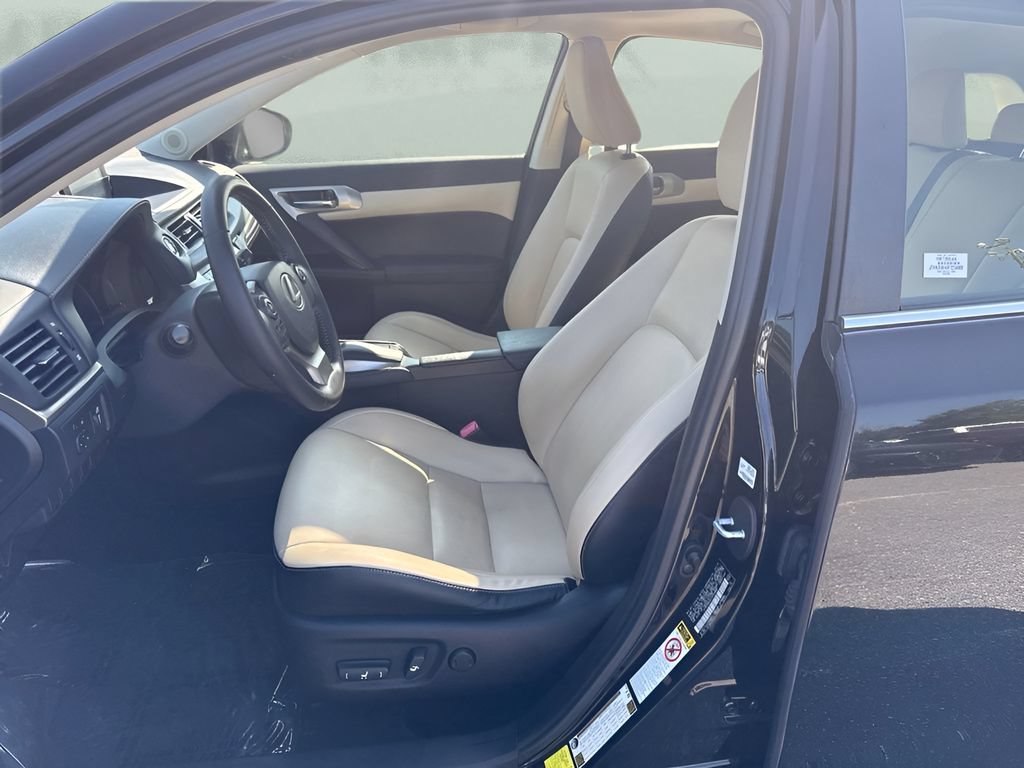 Used 2015 Lexus CT 200h w/ Navigation Package FWD image 9