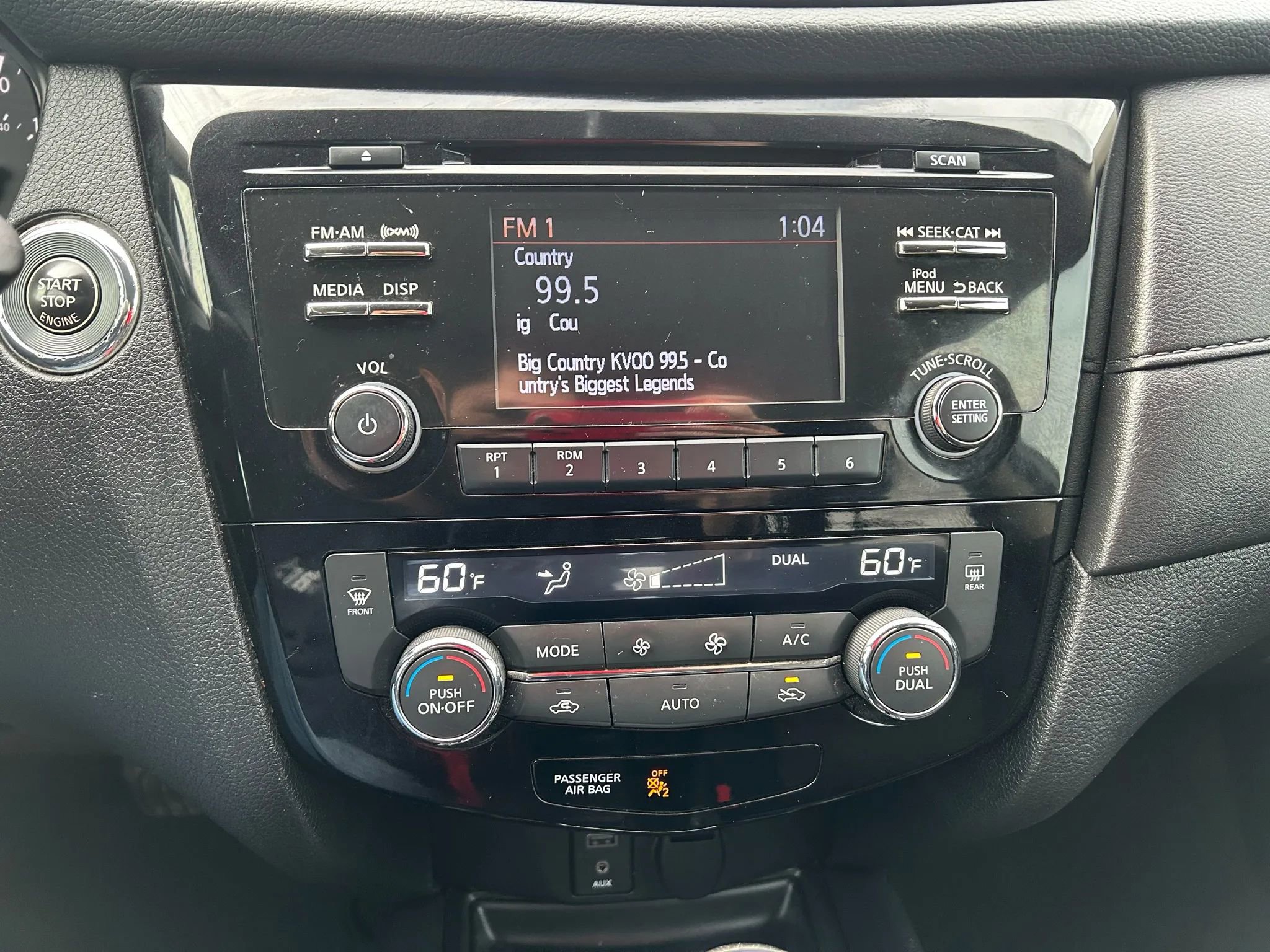 Used 2017 Nissan Rogue SV w/ Midnight Edition Package image 13