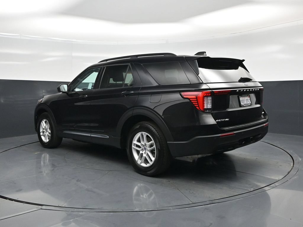 Used 2025 Ford Explorer Active AWD/4WD image 6