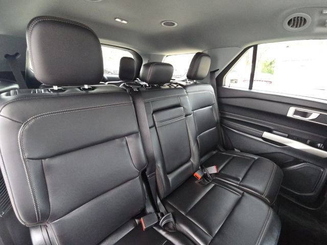 Used 2023 Ford Explorer XLT w/ Equipment Group 202A AWD/4WD image 17