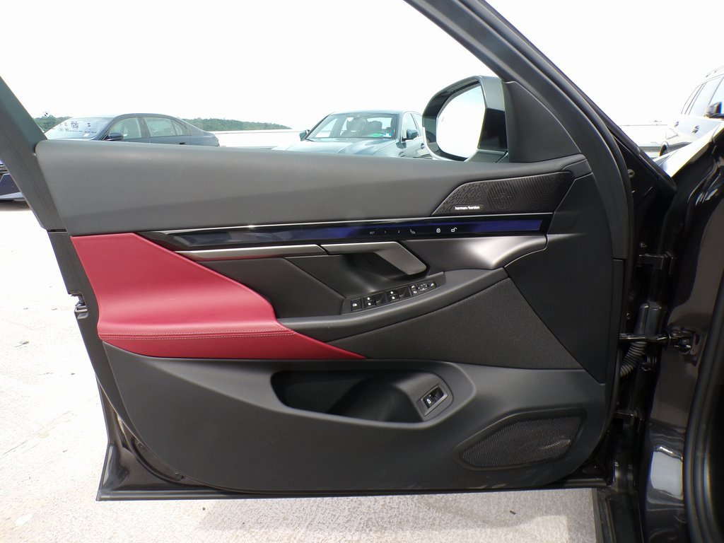 Certified 2025 BMW i5 xDrive40 w/ M Sport Package image 12