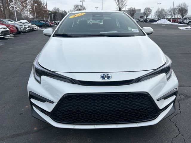 Used 2025 Toyota Corolla SE image 2