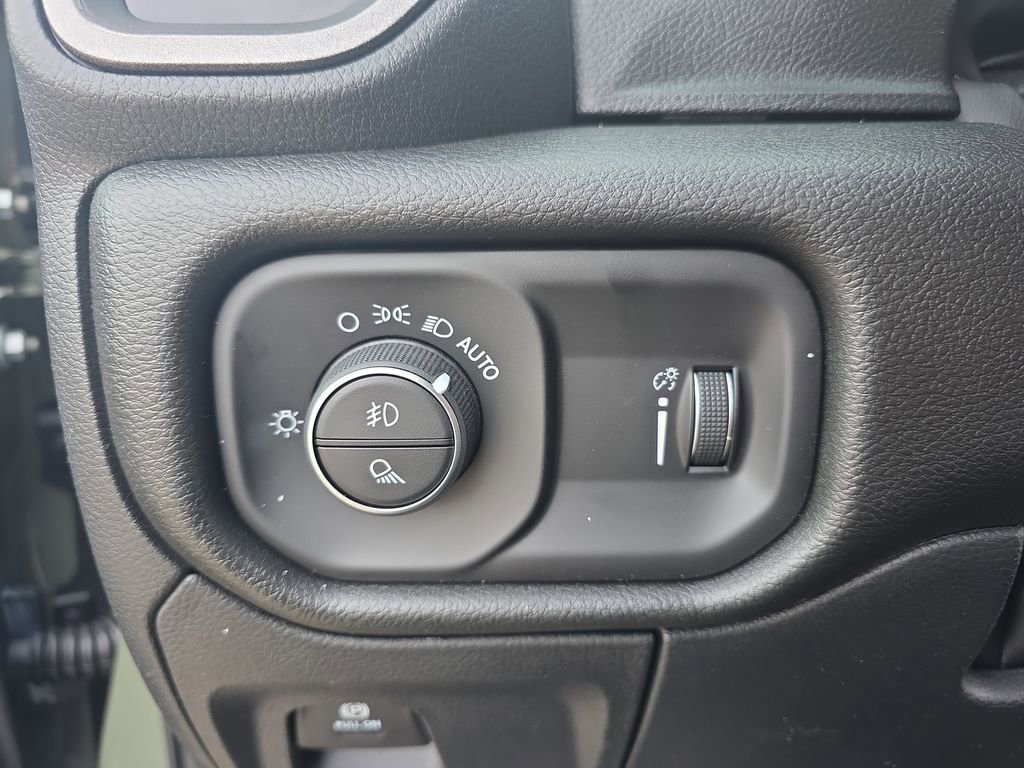 New 2026 RAM 1500 Classic Warlock image 24