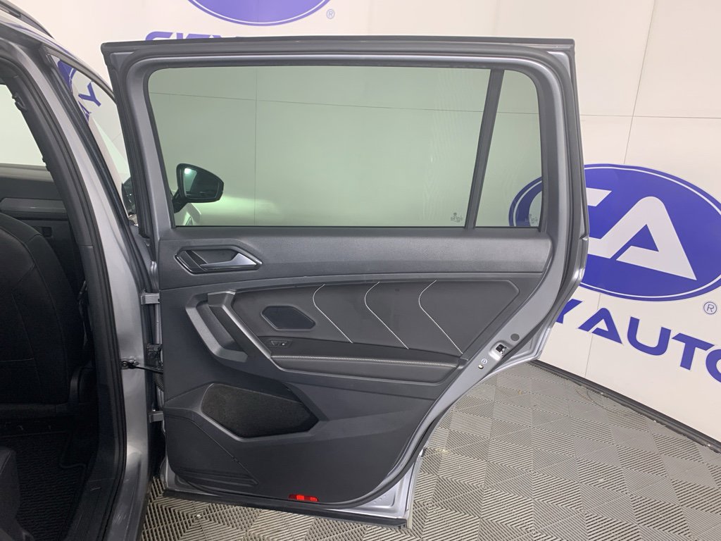Used 2024 Volkswagen Tiguan SE R-Line image 40