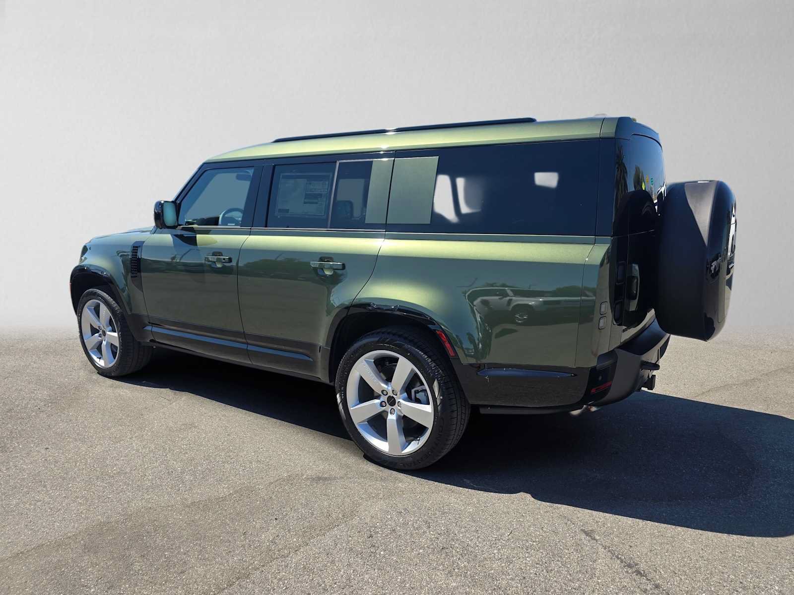 New 2026 Land Rover Defender 130 X-Dynamic SE AWD/4WD image 3