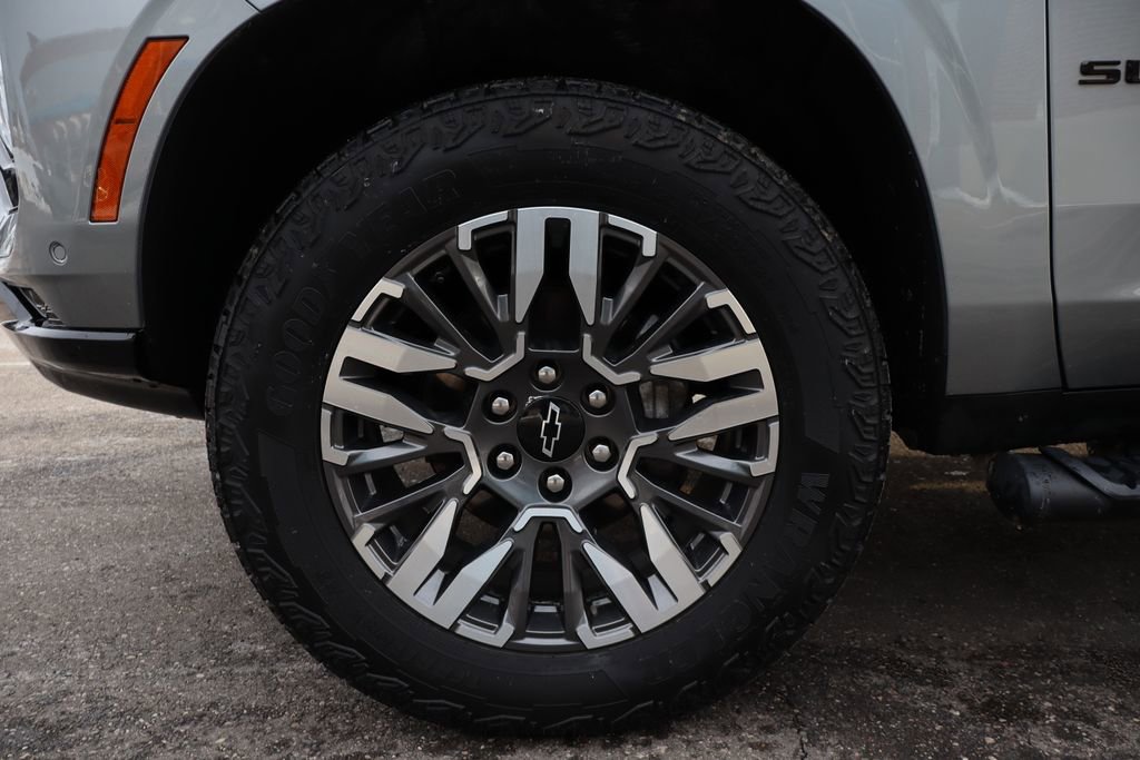 Used 2025 Chevrolet Suburban Z71 w/ Z71 Off-Road Package image 34