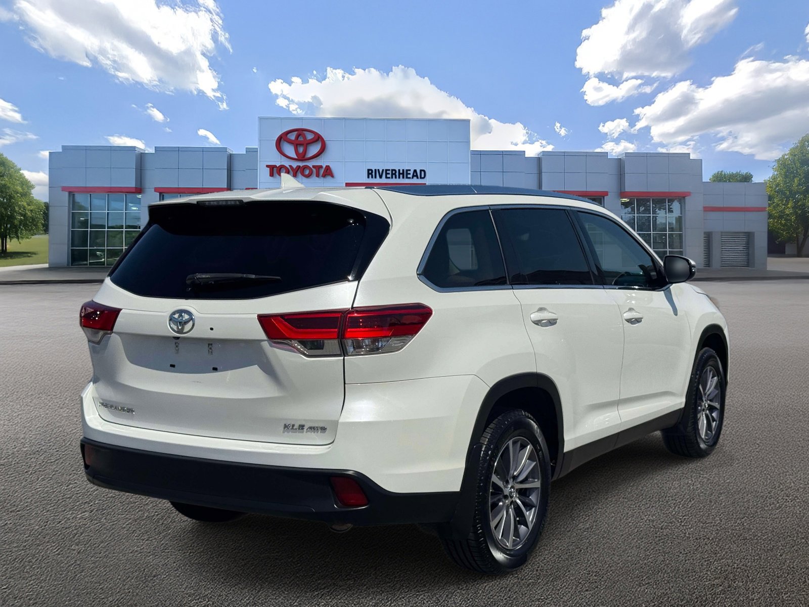 Used 2019 Toyota Highlander XLE image 5