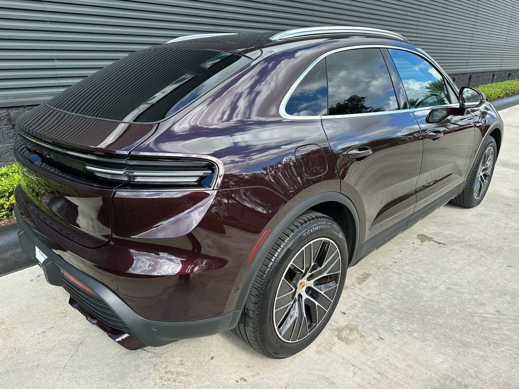 Certified 2025 Porsche Macan 4 Electric image 9