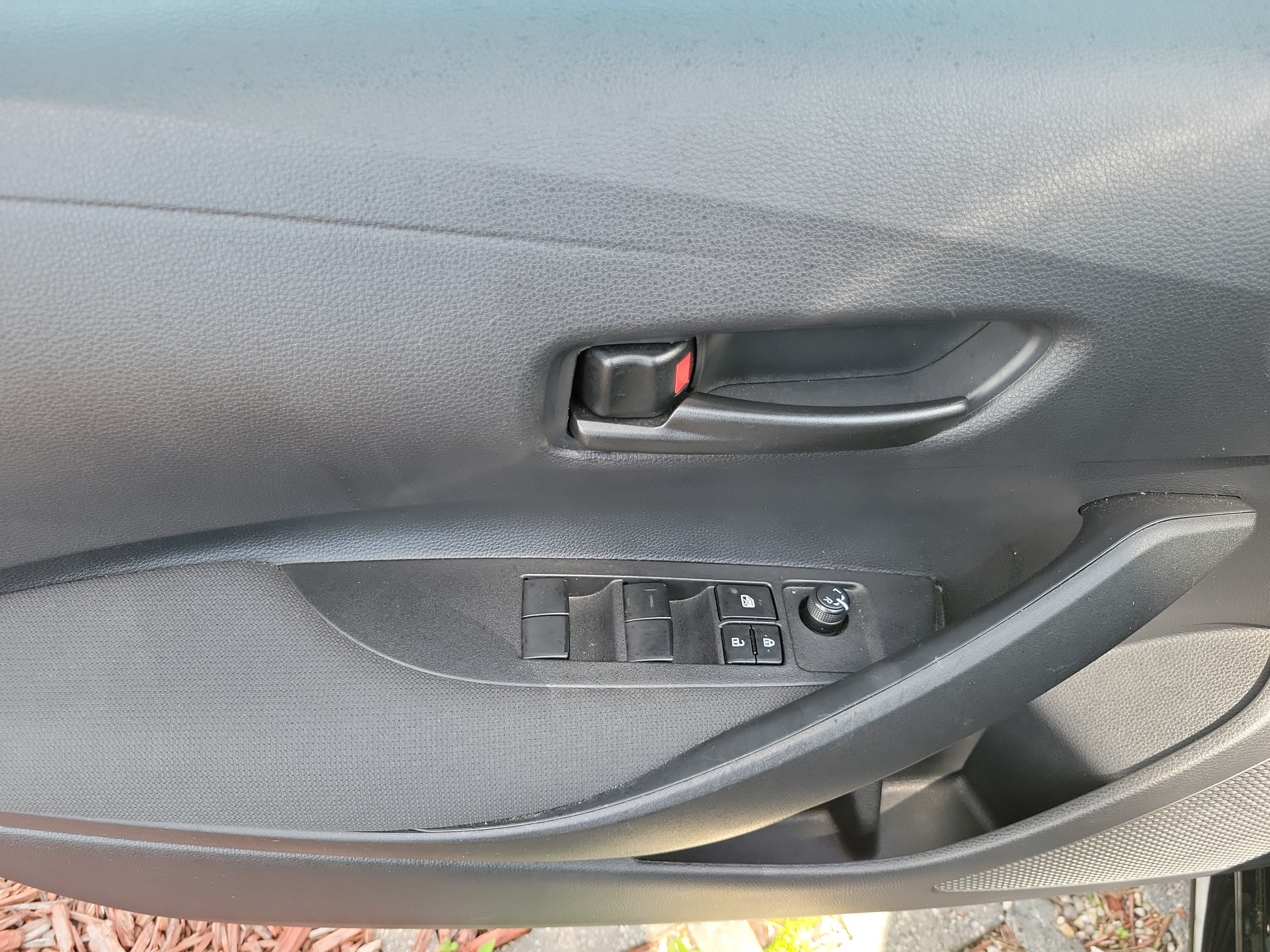Used 2025 Toyota Corolla LE FWD image 15