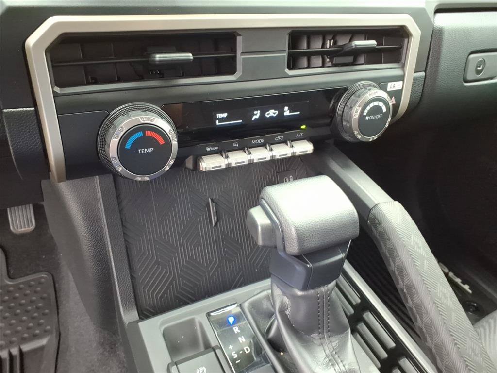 Used 2024 Toyota Tacoma SR AWD/4WD image 33