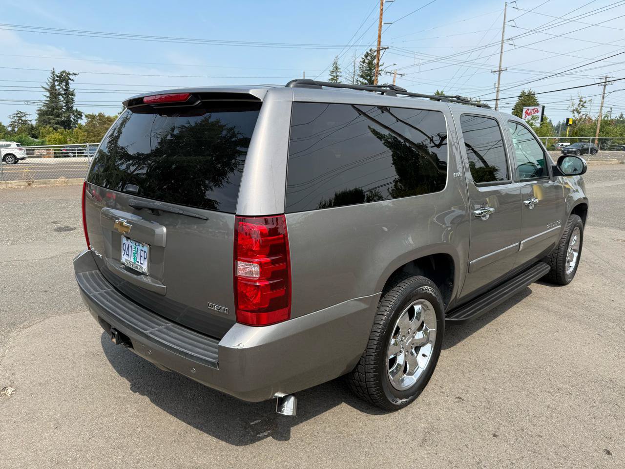 Used 2008 Chevrolet Suburban LTZ w/ LTZ Preferred Equipment Group AWD/4WD image 6