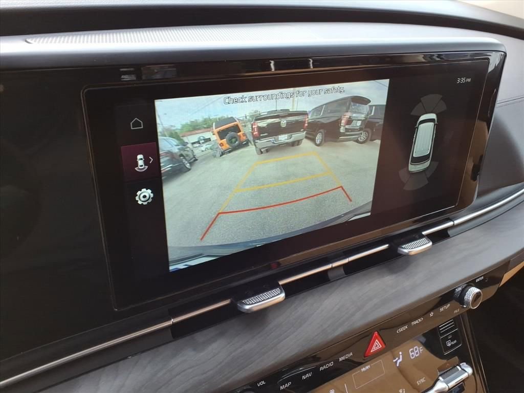 Used 2024 Kia Carnival EX image 24