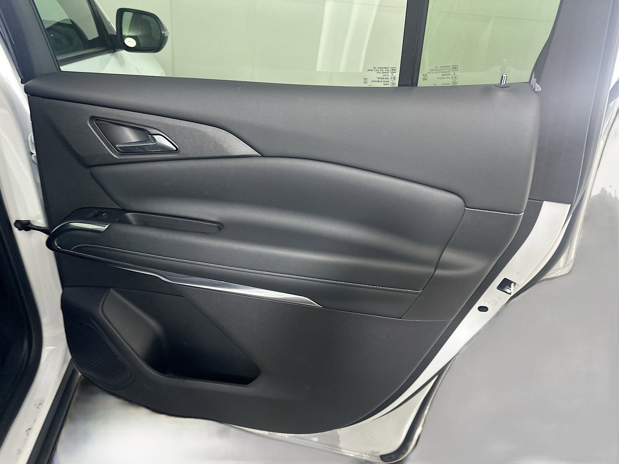 Used 2025 Chevrolet Traverse LT image 29