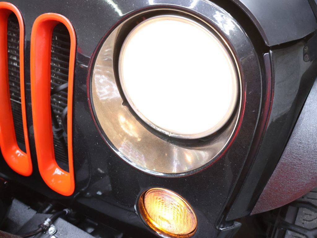 Used 2018 Jeep Wrangler Unlimited Rubicon w/ Connectivity Group image 27