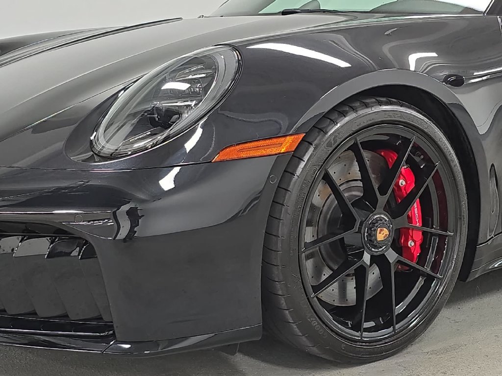 Certified 2025 Porsche 911 Carrera GTS RWD image 11