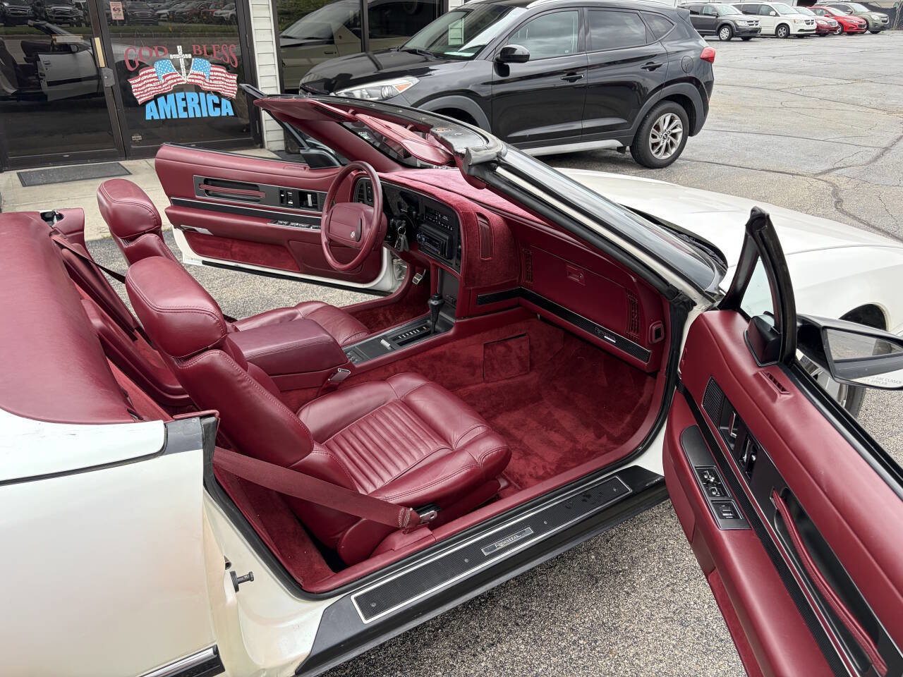 Used 1990 Buick Reatta Convertible FWD image 10