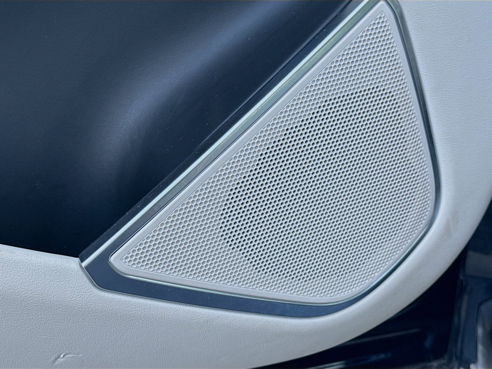 Used 2023 Jaguar F-PACE R-Dynamic S image 24