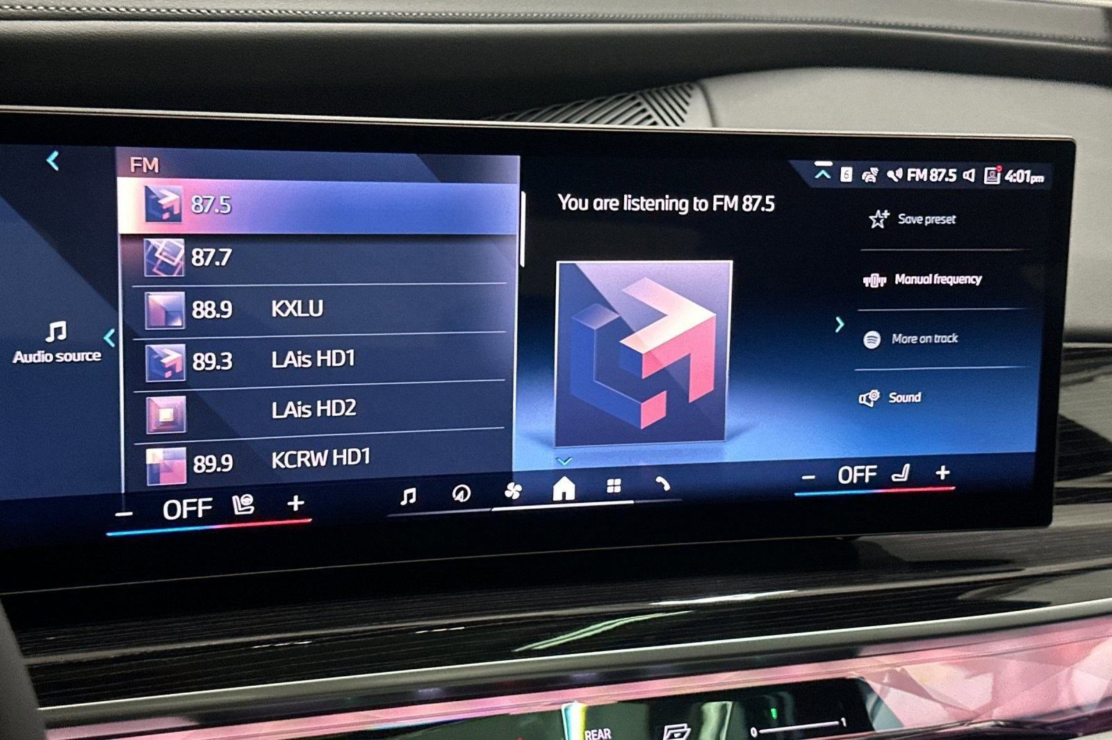New 2026 BMW 750e xDrive w/ Executive Package image 22