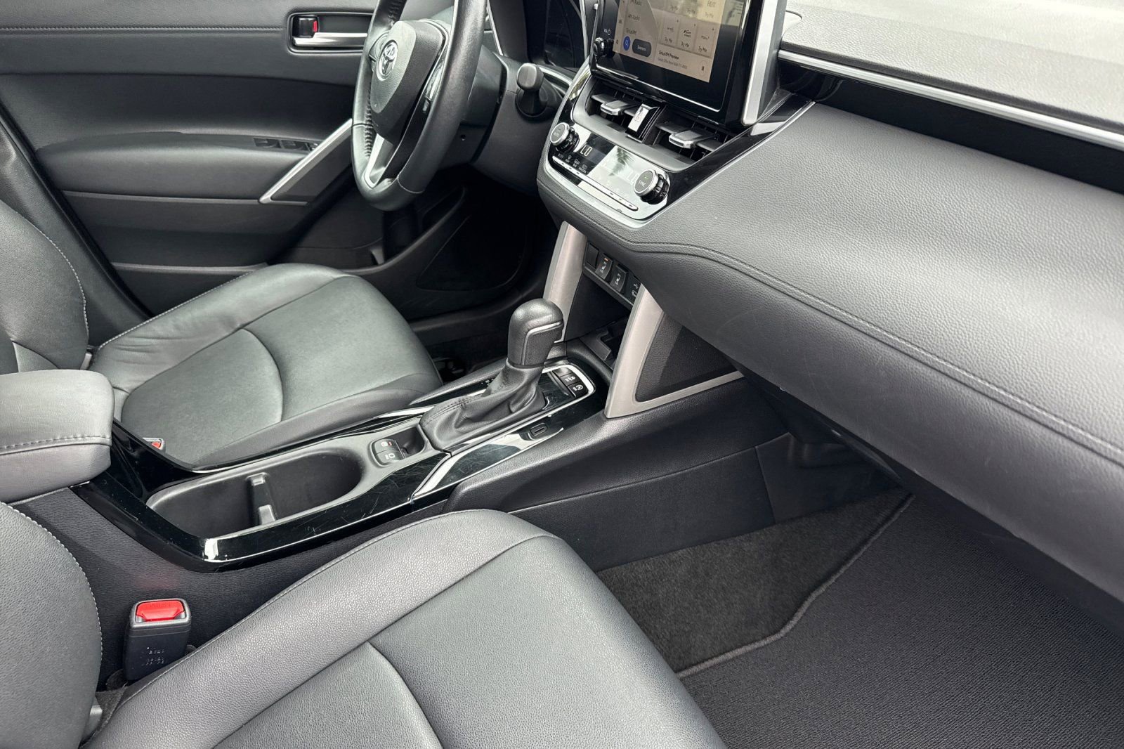 Used 2024 Toyota Corolla Cross XLE image 17