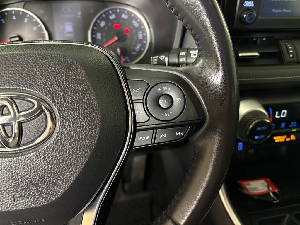 Used 2019 Toyota RAV4 XLE Premium image 22