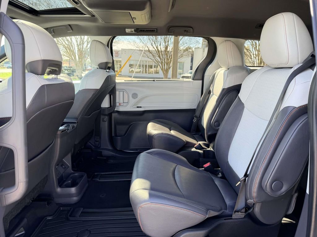 Certified 2023 Toyota Sienna XSE w/ XSE Plus Package image 15