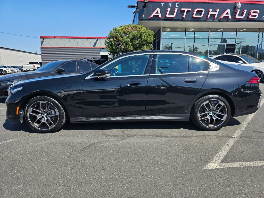 Used 2026 BMW 530i xDrive w/ Premium Package AWD/4WD image 2