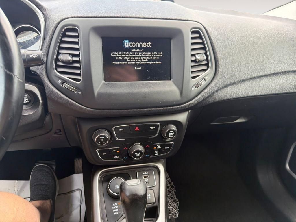 Used 2020 Jeep Compass Latitude image 12