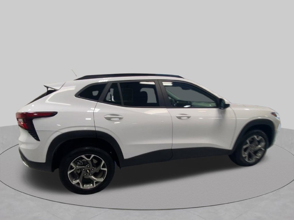 Certified 2025 Chevrolet Trax LT FWD image 11