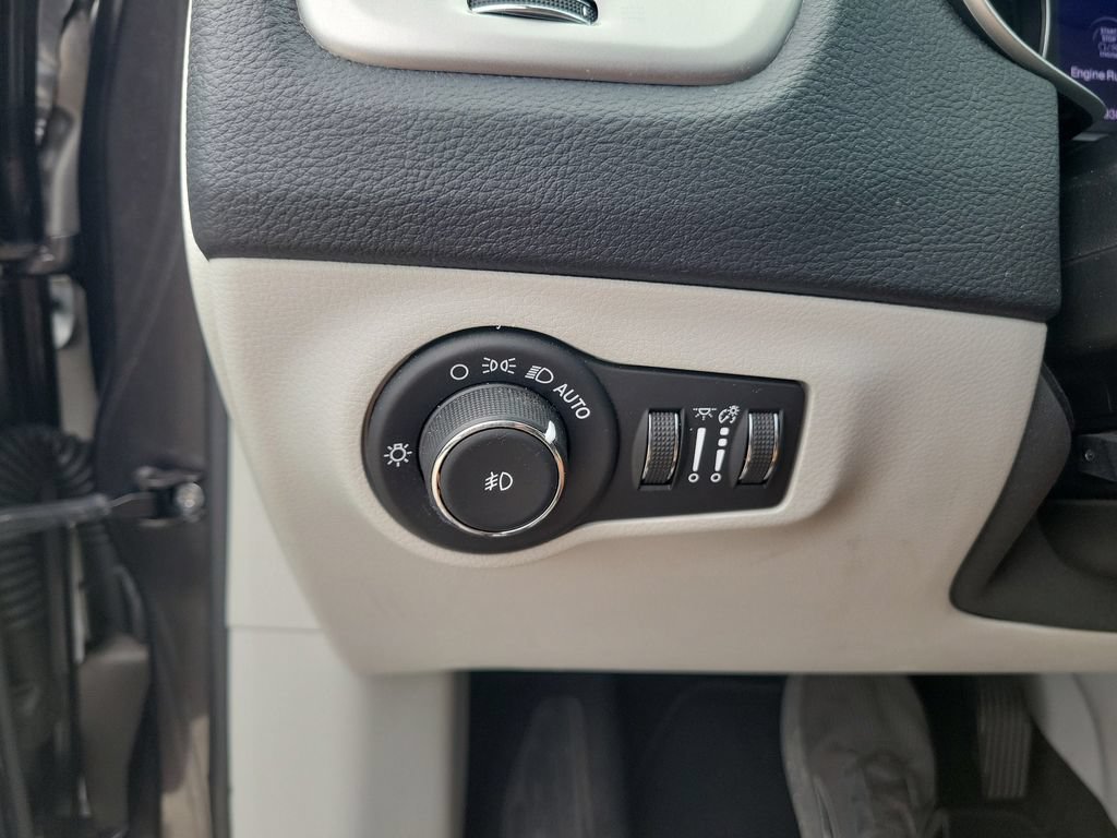 Used 2020 Jeep Compass Latitude w/ Safety & Security Group FWD image 20