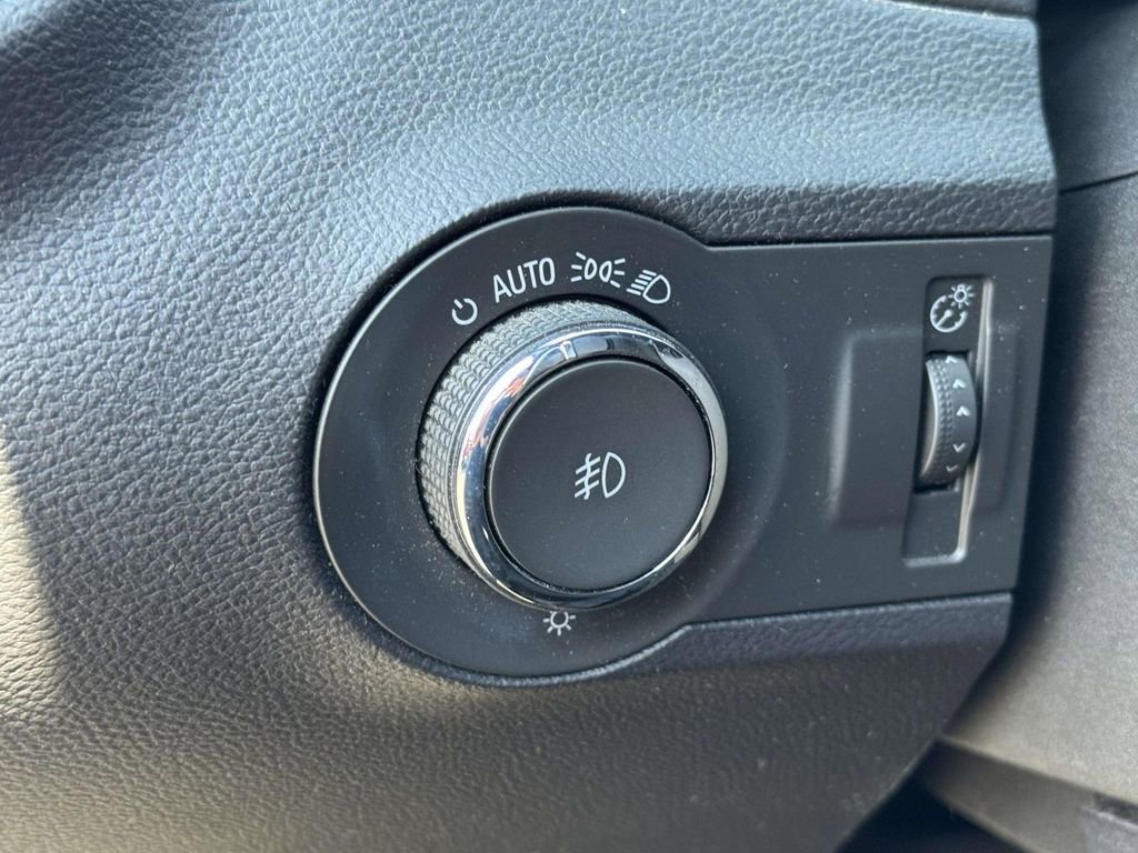 Used 2015 Chevrolet Camaro LT RWD image 16