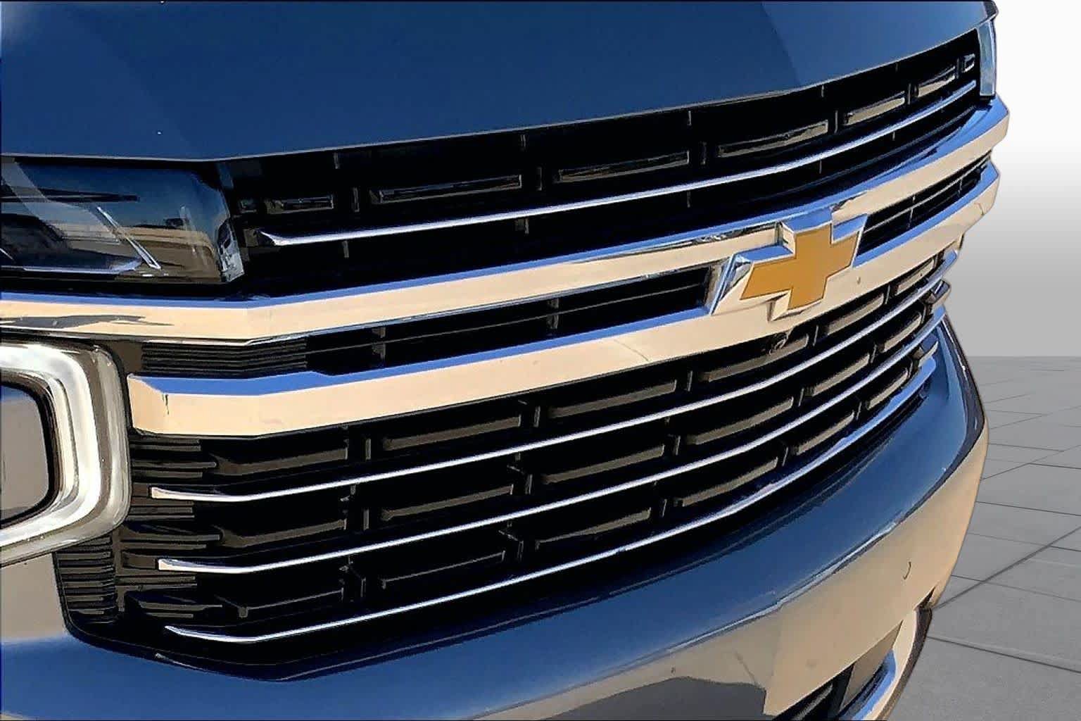 Used 2022 Chevrolet Suburban LT w/ LT Signature Package AWD/4WD image 29